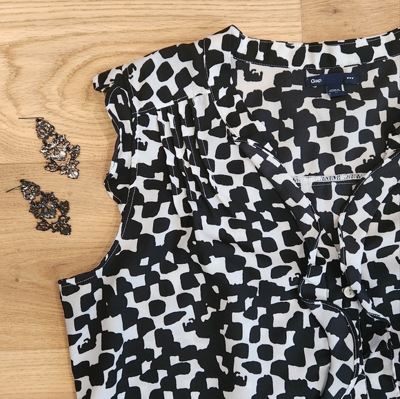 Abstract Ruffle Blouse - Picture 3 of 3